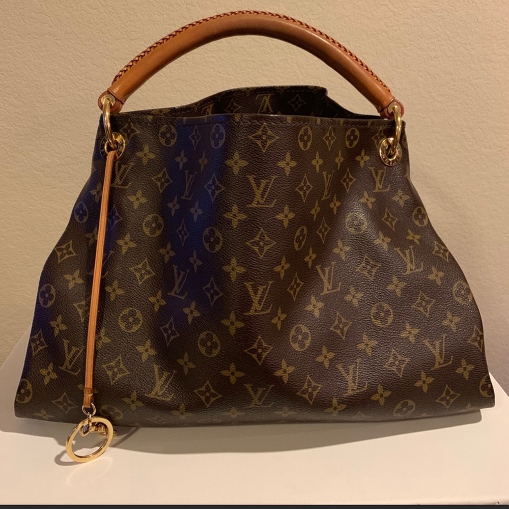 Louis Vuitton artsy MM monogram